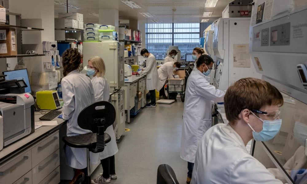 Βρετανία: Λάθος στο NHS έβγαλε με κορονοϊό πάνω από 1.300 άτομα!